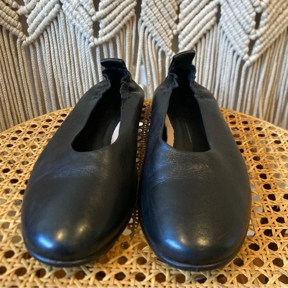 Ecco Leather Slipper Shoes - Picture 3 of 8